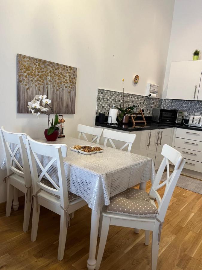 לונדון Two Double Bedroom Duplex Flat מראה חיצוני תמונה
